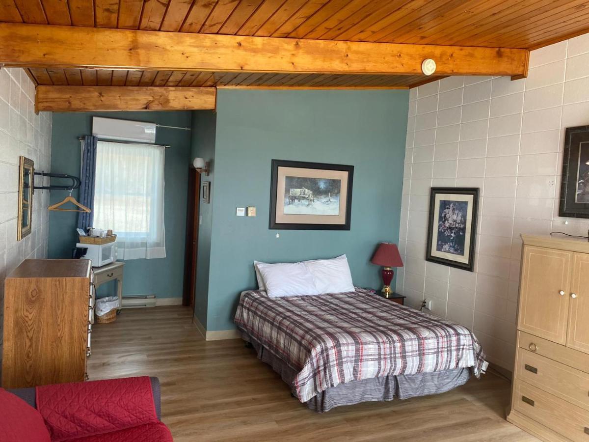 Huron Sands Motel And Restaurant Providence Bay Eksteriør billede