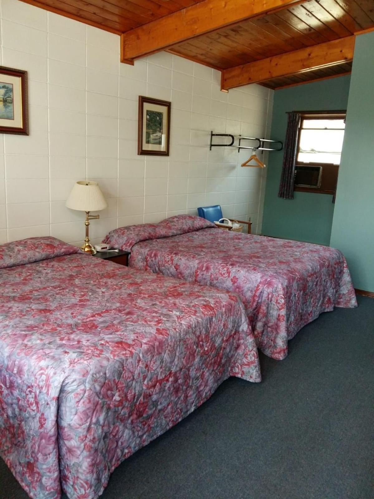 Huron Sands Motel And Restaurant Providence Bay Eksteriør billede